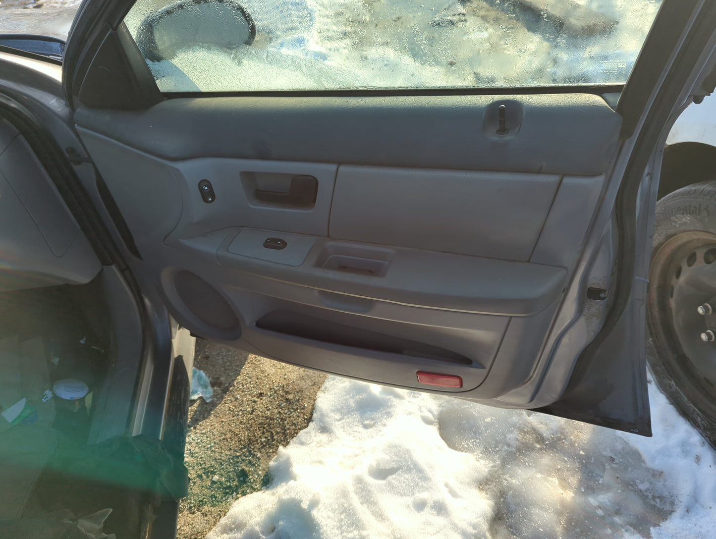 2007 Ford Taurus Front Right Passenger Interior Door Panel Trim - Oemusedautoparts1.com