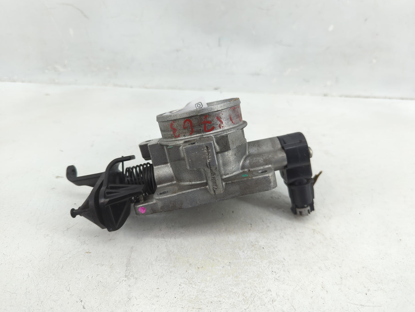 2000-2007 Ford Taurus Throttle Body P/N:3F1Z9E926AA Fits Fits 2000 2001 2002 2003 2004 2005 2006 2007 OEM Used Auto Parts - 