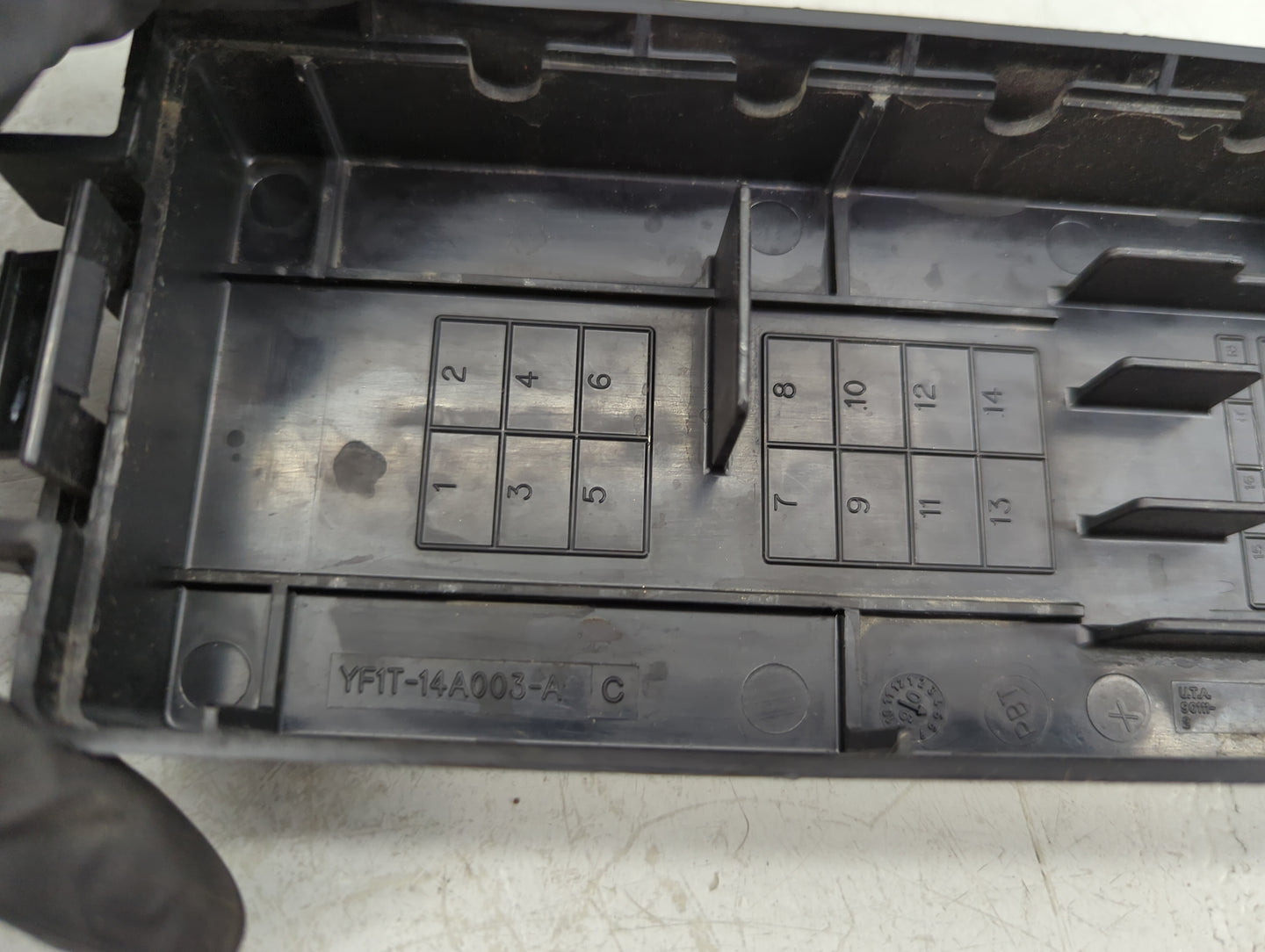 2005-2007 Ford Taurus Fusebox Fuse Box Panel Relay Module P/N:YF1T-14A003-A Fits Fits 2005 2006 2007 OEM Used Auto Parts - O