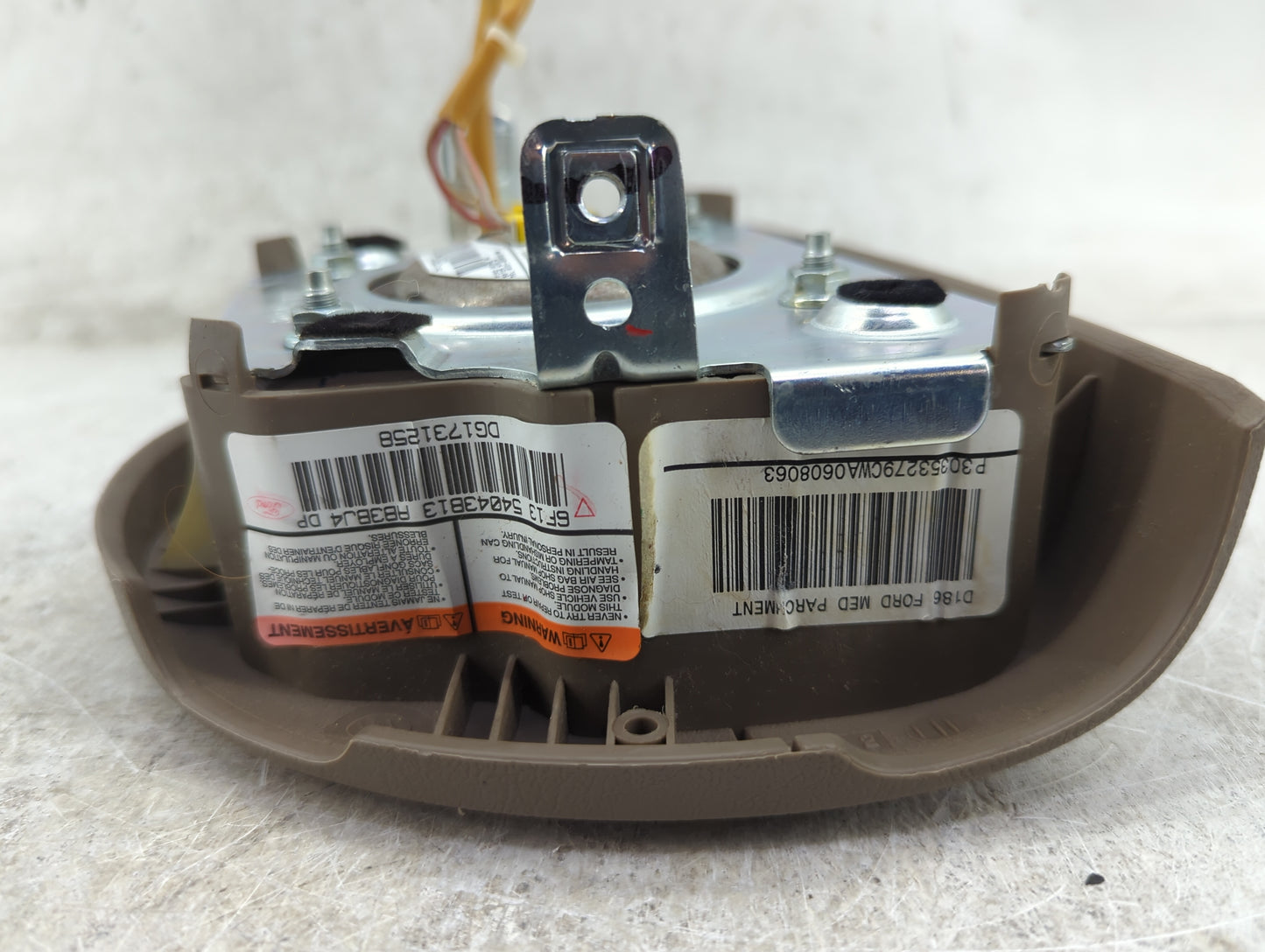 2004-2007 Ford Taurus Air Bag Driver Left Steering Wheel Mounted P/N:178 7952 Fits Fits 2004 2005 2006 2007 OEM Used Auto Pa