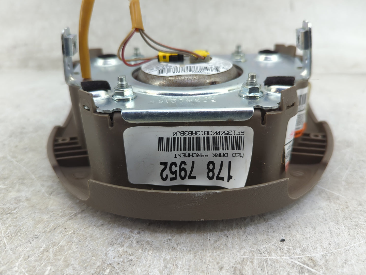 2004-2007 Ford Taurus Air Bag Driver Left Steering Wheel Mounted P/N:178 7952 Fits Fits 2004 2005 2006 2007 OEM Used Auto Pa