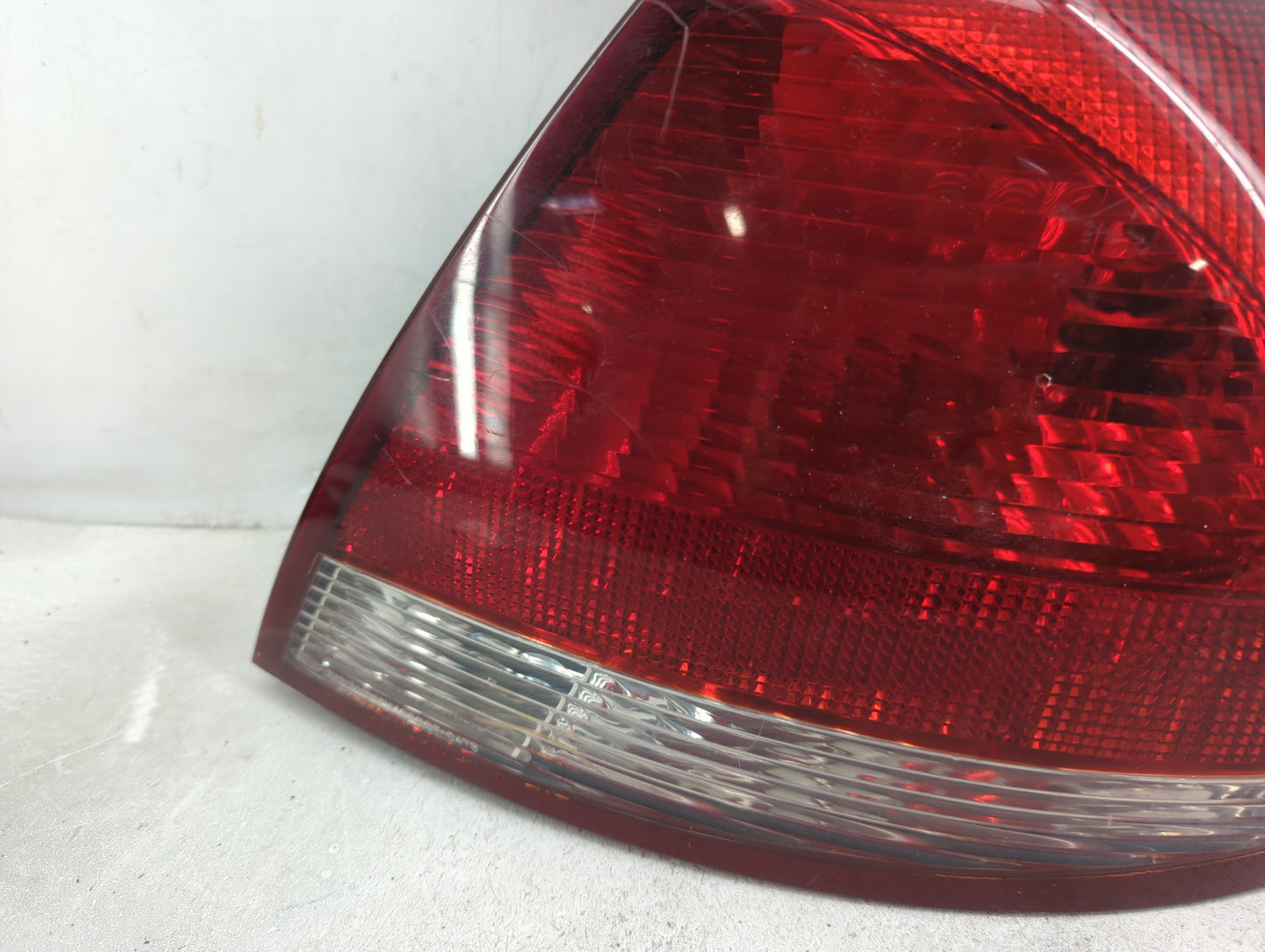 2004-2007 Ford Taurus Tail Light Assembly Passenger Right OEM P/N:4F1X-13440-B 4F1X-13440-A Fits Fits 2004 2005 2006 2007 OE