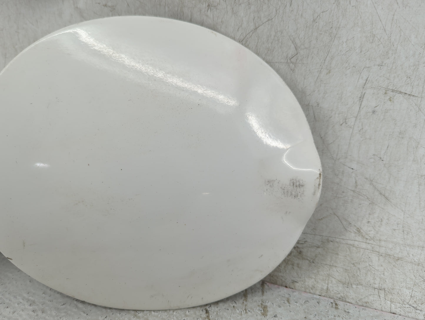 2007 Ford Taurus Fuel Tank Door Lid Gas Tank White - Oemusedautoparts1.com