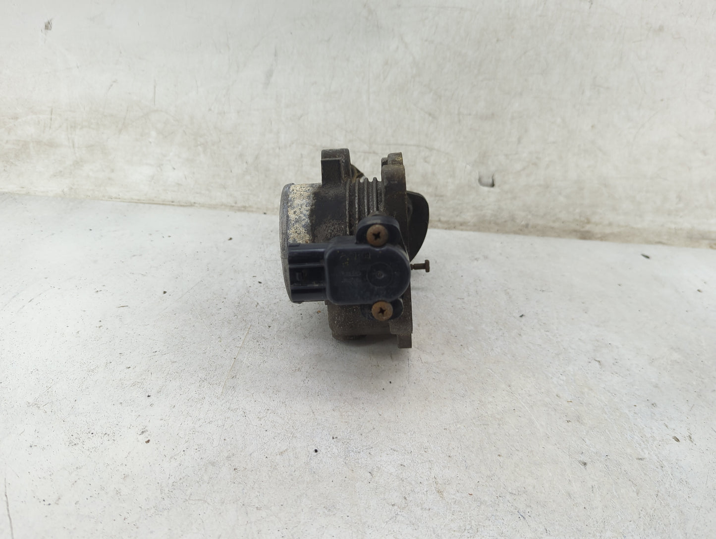 2000-2007 Ford Taurus Throttle Body P/N:F5RF 9B989 Fits Fits 2000 2001 2002 2003 2004 2005 2006 2007 OEM Used Auto Parts - O