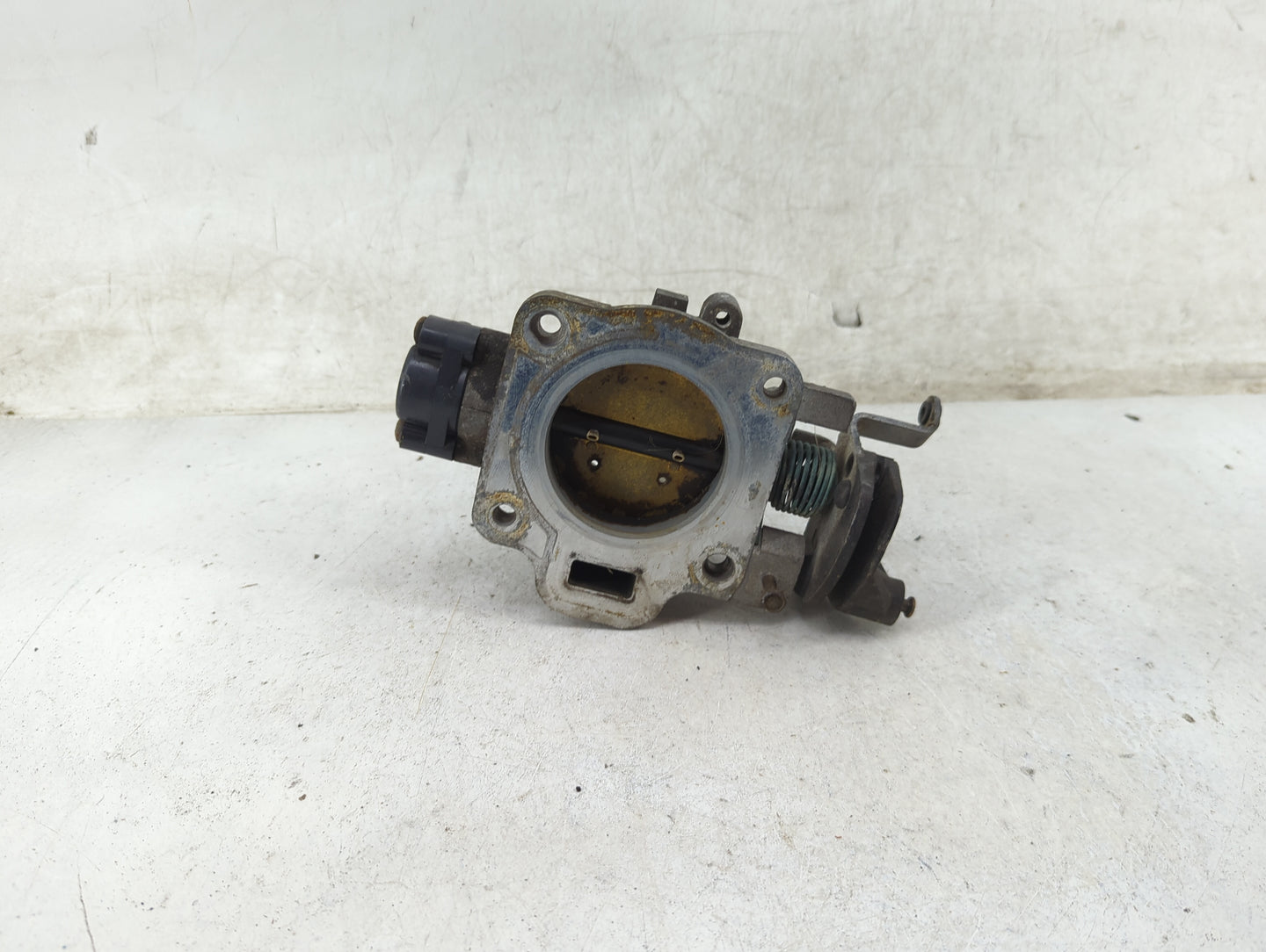 2000-2007 Ford Taurus Throttle Body P/N:F5RF 9B989 Fits Fits 2000 2001 2002 2003 2004 2005 2006 2007 OEM Used Auto Parts - O