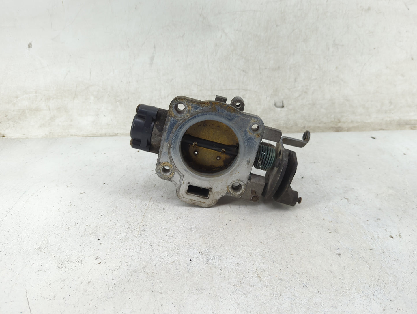 2000-2007 Ford Taurus Throttle Body P/N:F5RF 9B989 Fits Fits 2000 2001 2002 2003 2004 2005 2006 2007 OEM Used Auto Parts - O