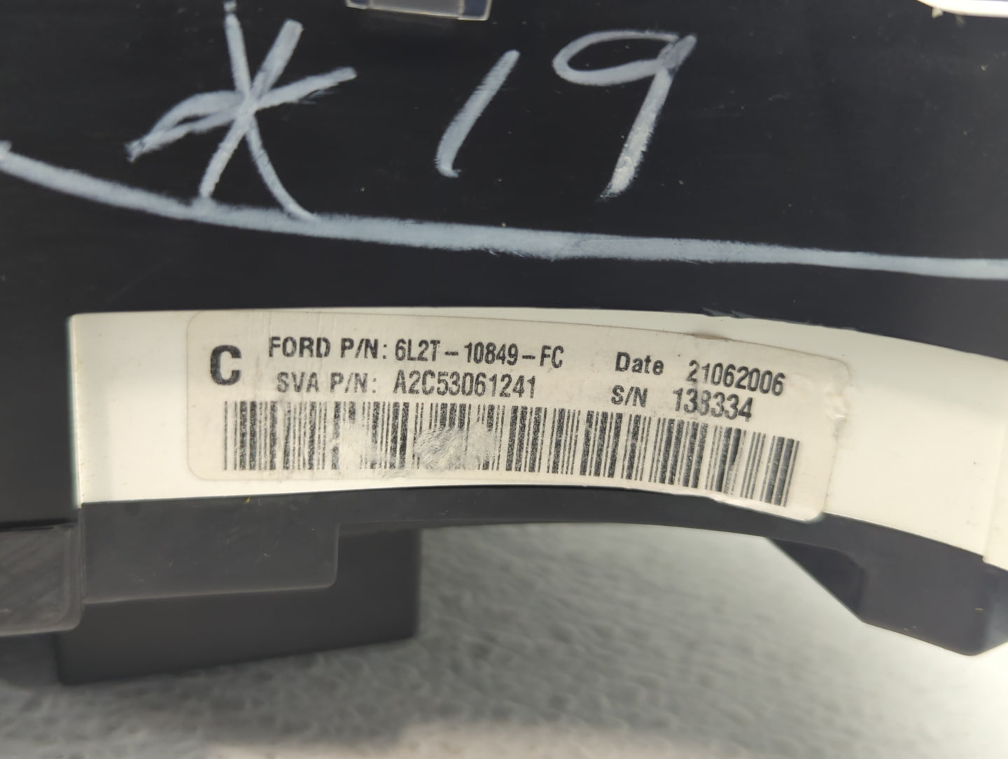2005-2007 Ford Taurus Instrument Cluster Speedometer Gauges P/N:6L2T-10849-FC Fits Fits 2005 2006 2007 OEM Used Auto Parts -