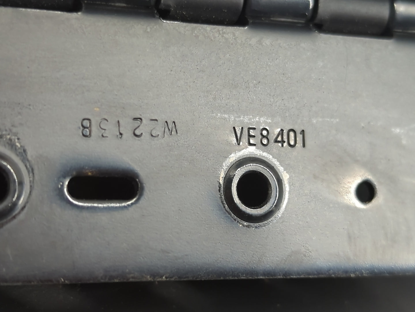 2007 Ford Taurus Center Console Armrest Cover Lid P/N:VE8401 W2213B Fits OEM Used Auto Parts - Oemusedautoparts1.com