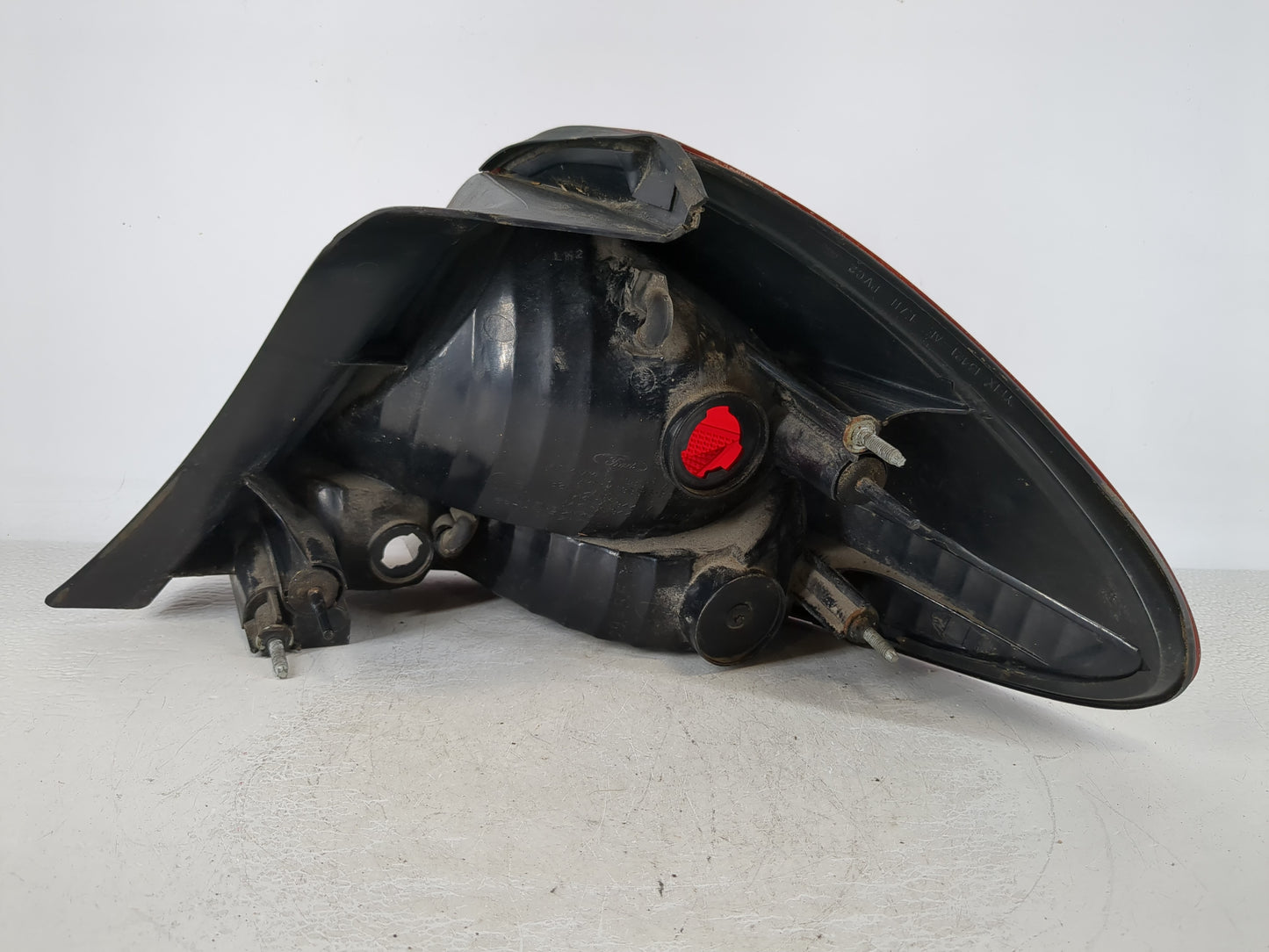 2004-2007 Ford Taurus Driver Left Side Deck Lid Mounted Tail Light 992945 - Oemusedautoparts1.com