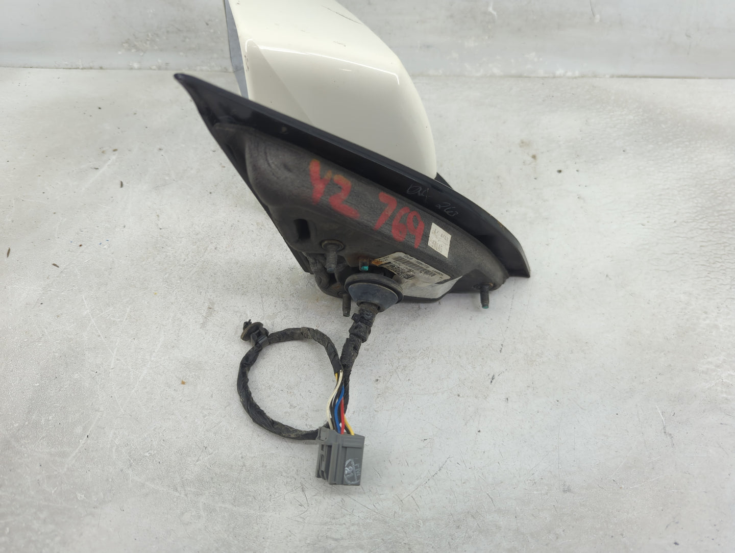 2007 Gmc Acadia Driver Left Side View Manual Door Mirror White - Oemusedautoparts1.com