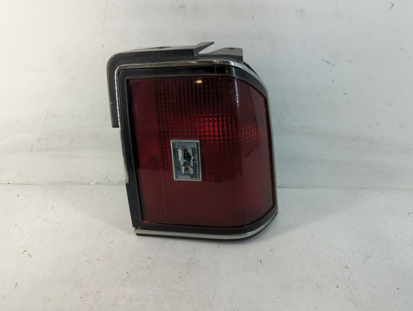 2007-2012 Gmc Acadia Tail Light Assembly Passenger Right OEM P/N:GM 5973622 4 Fits Fits 2007 2008 2009 2010 2011 2012 OEM Us