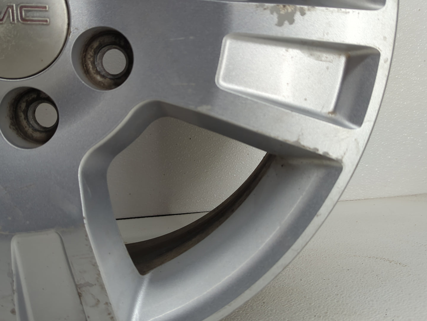2007-2007 Gmc Acadia Oem Wheel Rim 829860 - Oemusedautoparts1.com