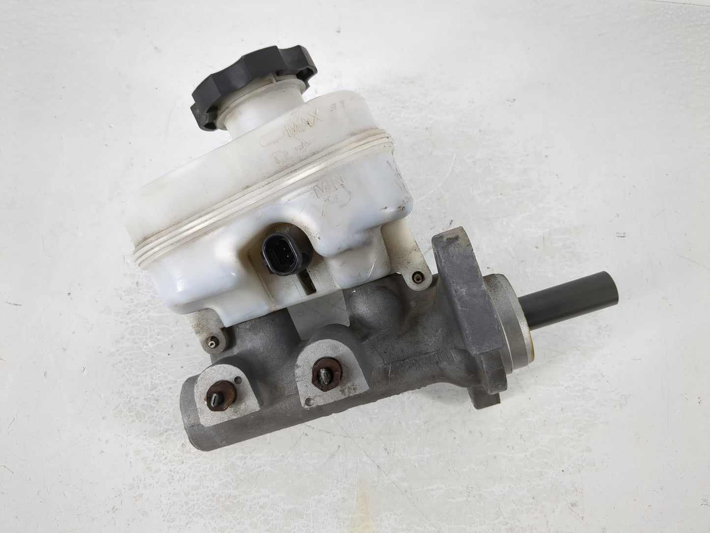 2004-2008 Gmc Canyon Brake Master Cylinder 864180 - Oemusedautoparts1.com