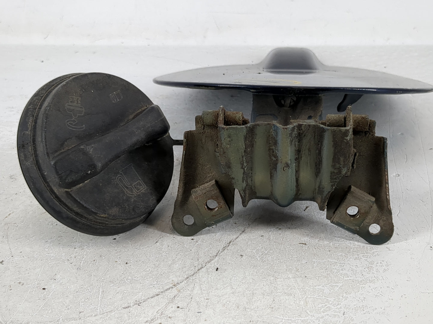 2007 Gmc Canyon Fuel Tank Door Lid Gas Tank - Oemusedautoparts1.com