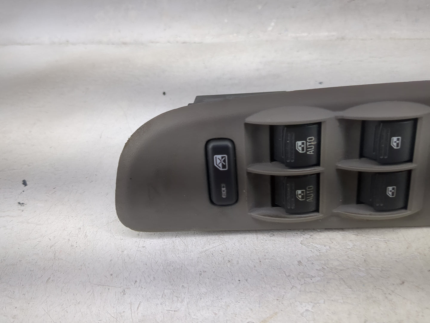 2006-2009 Gmc Envoy Master Power Window Switch Replacement Driver Side Left P/N:25866996 BP25866996Z100428P004 Fits OEM Used