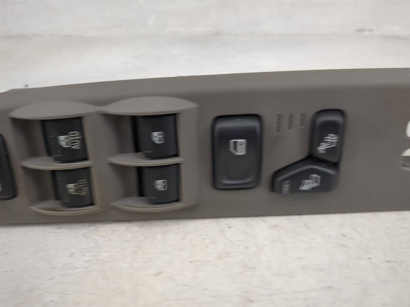 2006-2009 Gmc Envoy Master Power Window Switch Replacement Driver Side Left P/N:25866996 BP25866996Z100428P004 Fits OEM Used