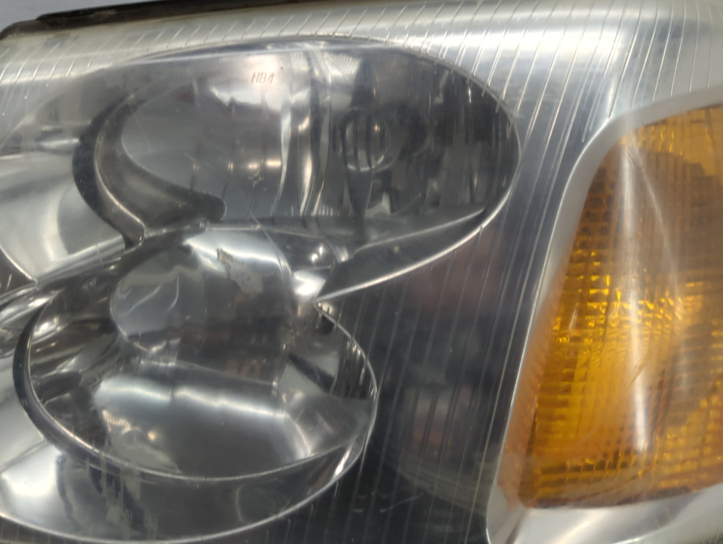 2002-2009 Gmc Envoy Driver Left Oem Head Light Headlight Lamp - Oemusedautoparts1.com