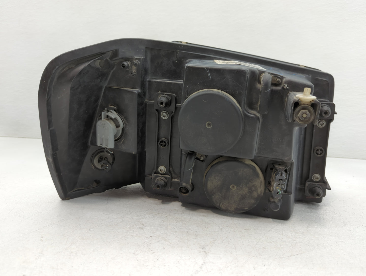 2002-2009 Gmc Envoy Driver Left Oem Head Light Headlight Lamp - Oemusedautoparts1.com