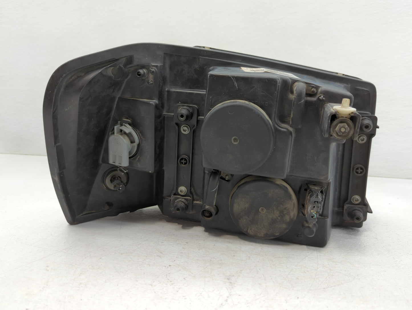 2002-2009 Gmc Envoy Driver Left Oem Head Light Headlight Lamp - Oemusedautoparts1.com