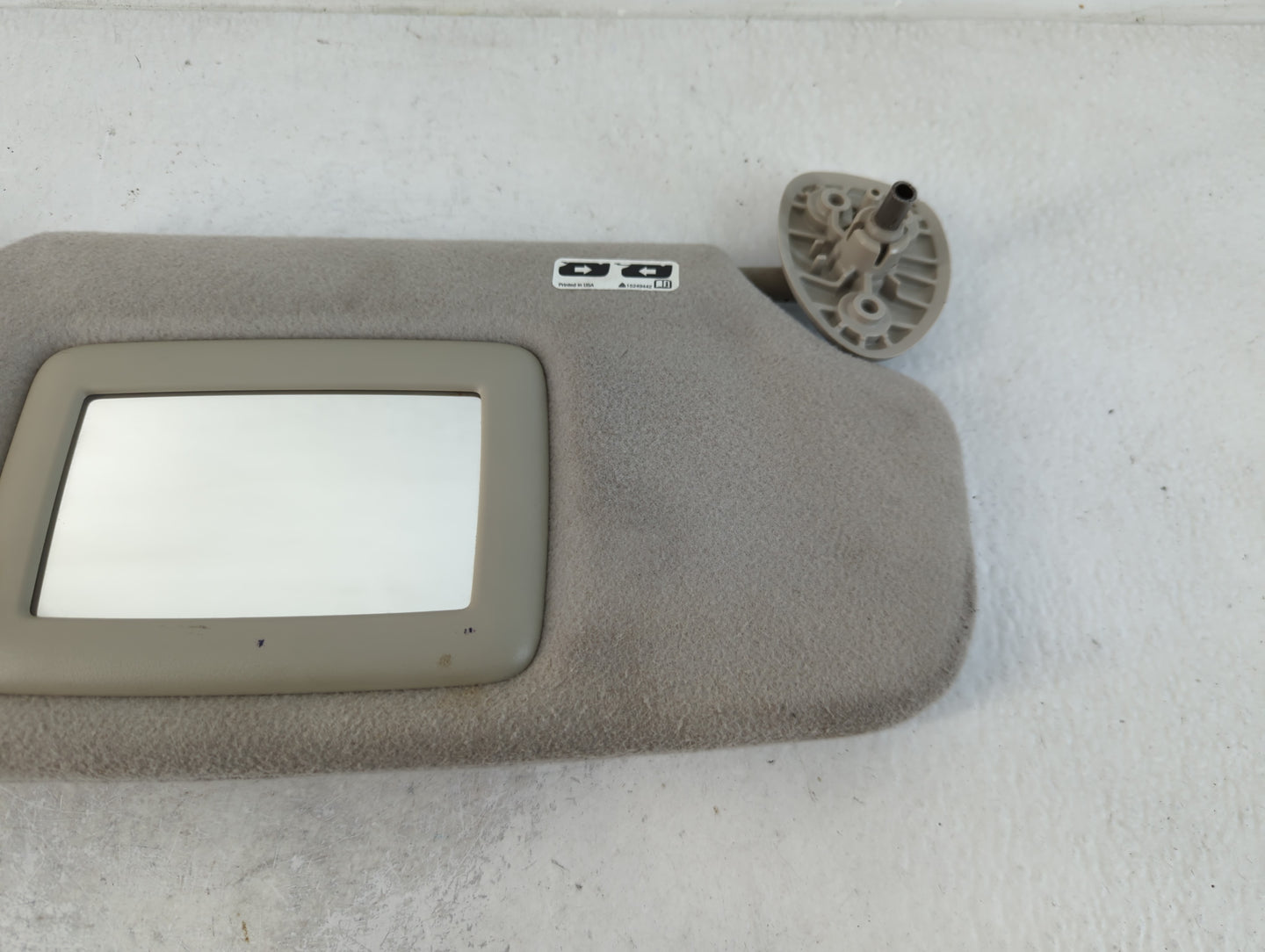 2005-2007 Gmc Envoy Sun Visor Shade Replacement Passenger Right Mirror Fits Fits 2005 2006 2007 OEM Used Auto Parts - Oemuse