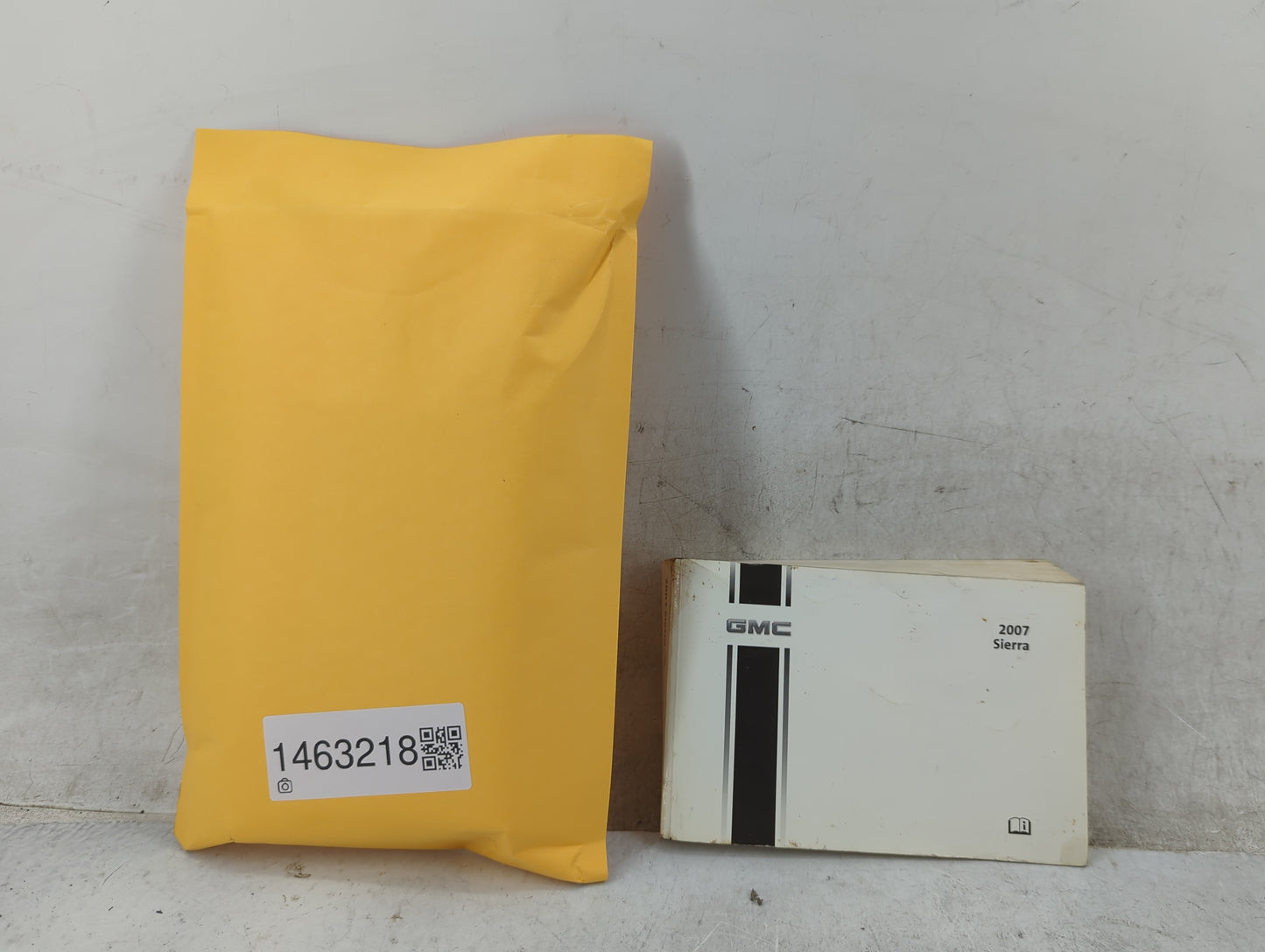 2007 Gmc Sierra Owners Manual Book Guide P/N:25817256 OEM Used Auto Parts - Oemusedautoparts1.com