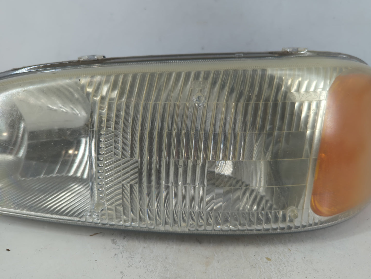 2007-2007 Gmc Sierra Passenger Right Oem Head Light Headlight Lamp - Oemusedautoparts1.com