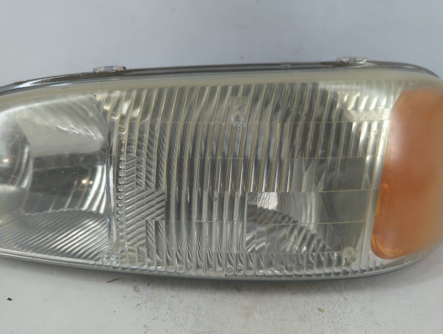 2007-2007 Gmc Sierra Passenger Right Oem Head Light Headlight Lamp - Oemusedautoparts1.com