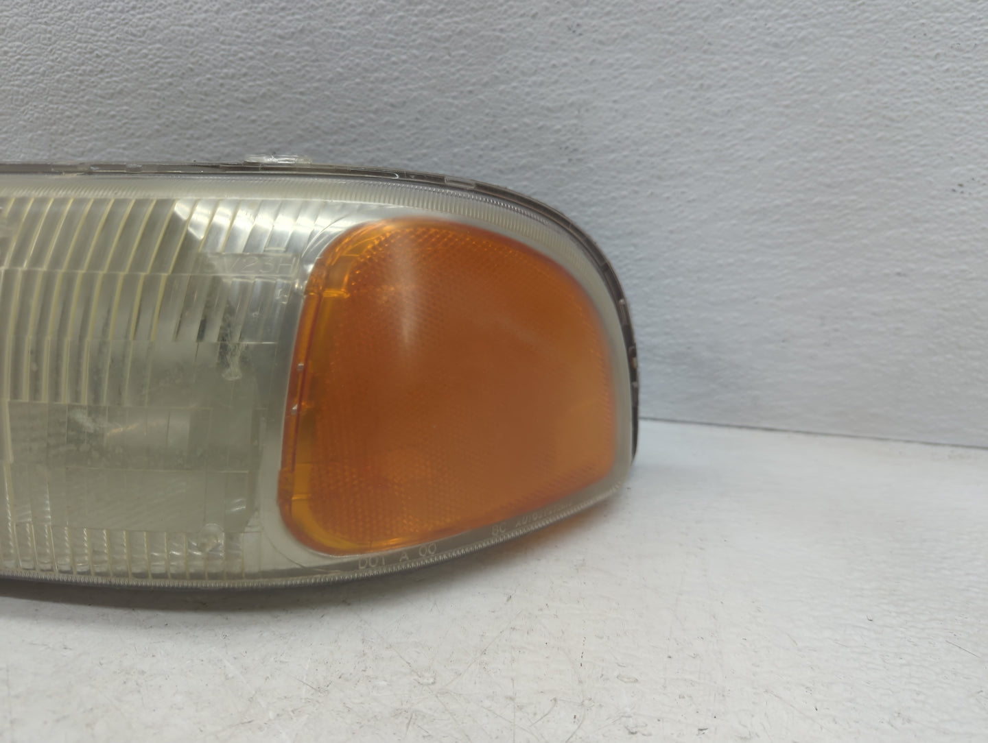 2006-2007 Gmc Sierra 1500 Driver Left Oem Head Light Headlight Lamp - Oemusedautoparts1.com