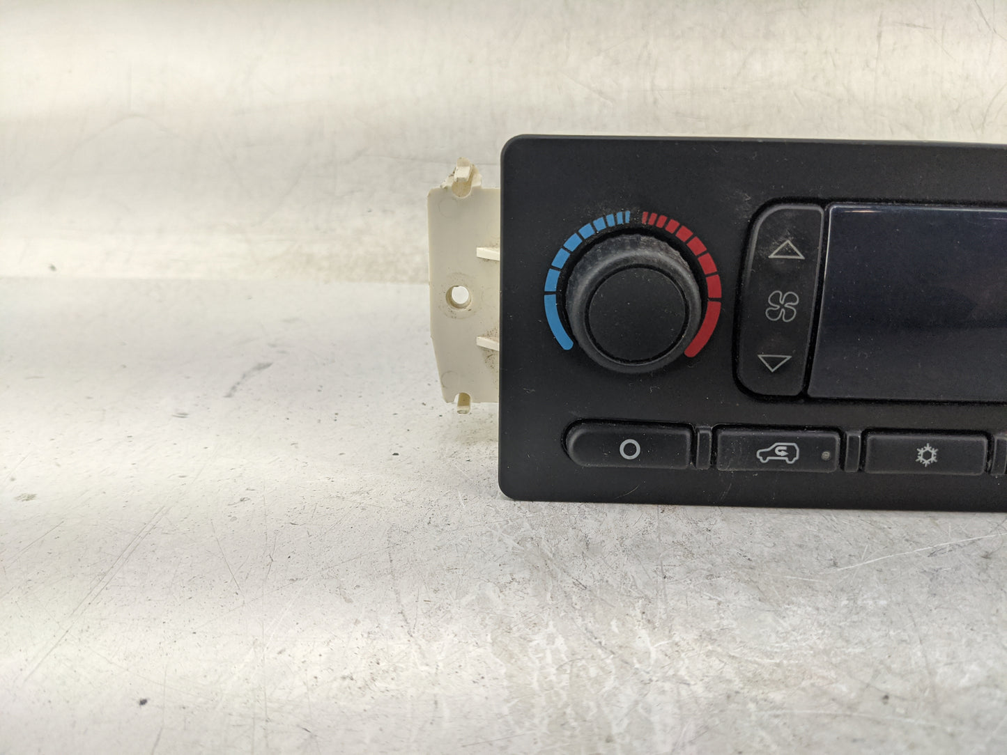 2004-2007 Gmc Sierra 1500 Climate Control Module Temperature AC/Heater Replacement P/N:18333 53272 Fits Fits 2004 2005 2006 