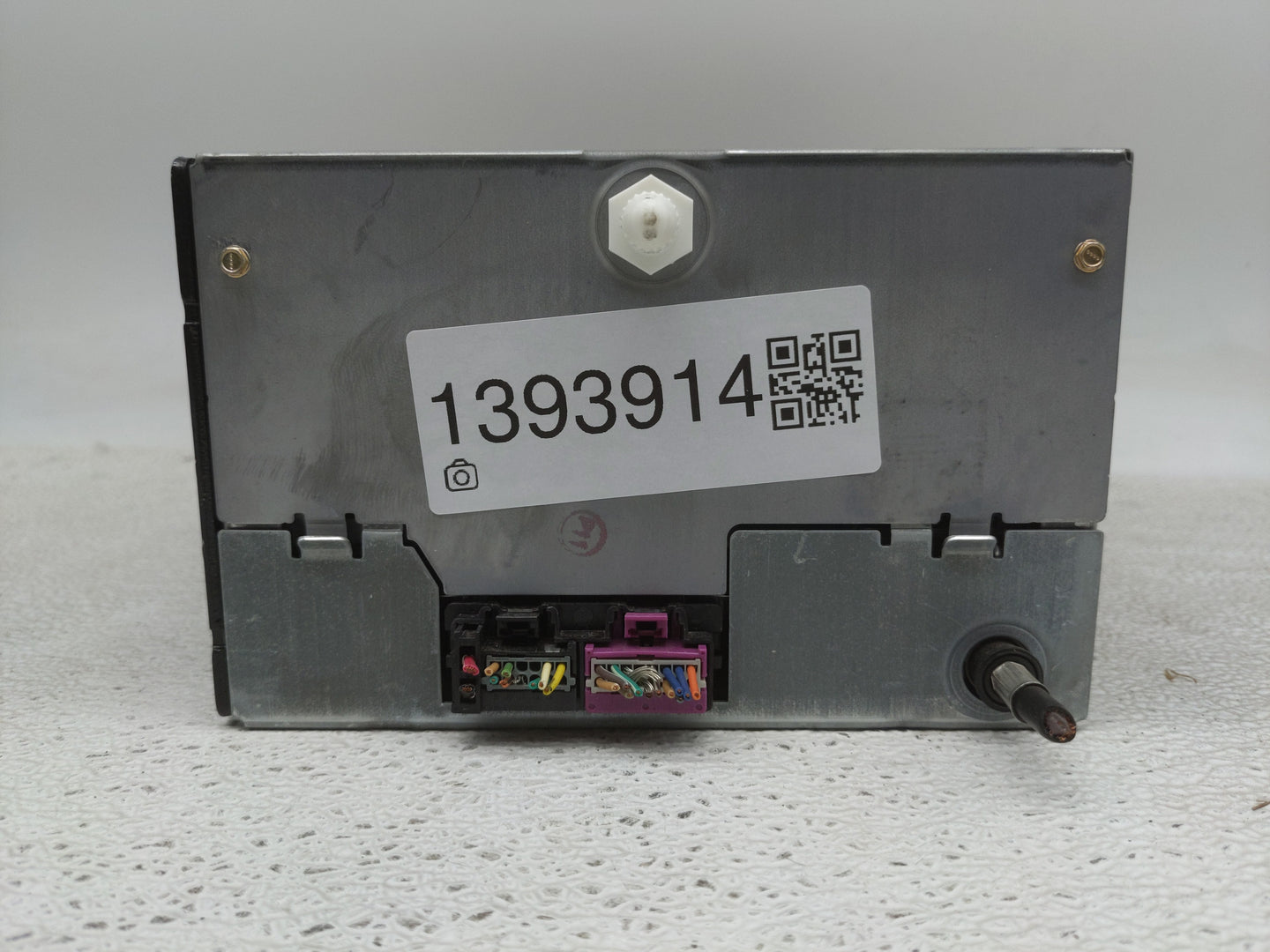 2007-2009 Gmc Yukon Radio AM FM Cd Player Receiver Replacement P/N:25782842 Fits Fits 2007 2008 2009 2010 OEM Used Auto Part