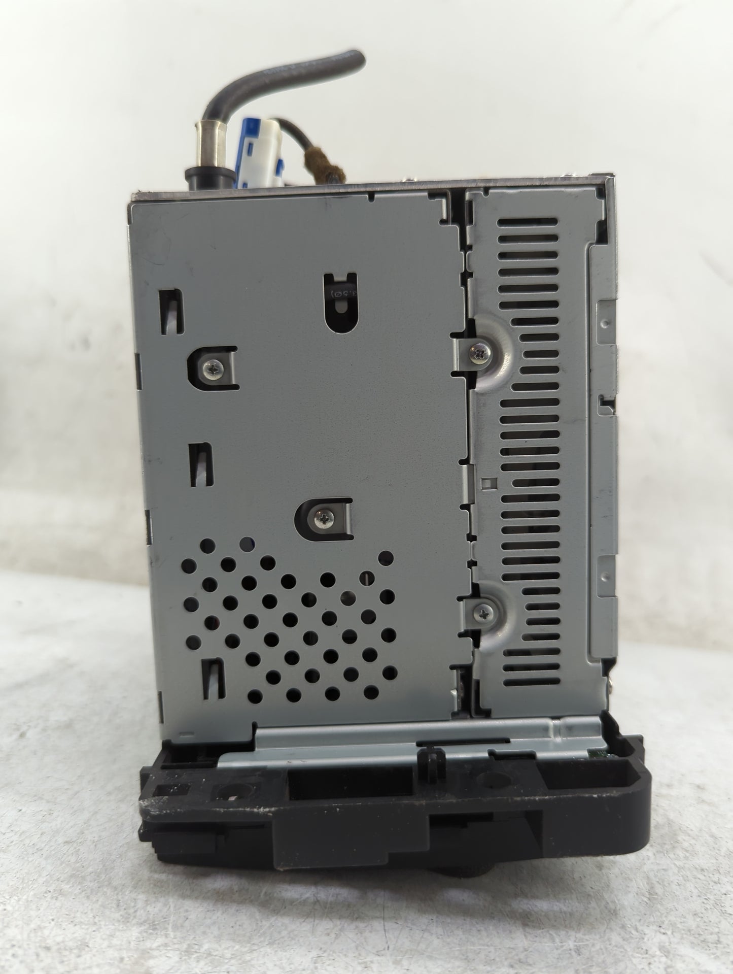 2007 Gmc Yukon Radio AM FM Cd Player Receiver Replacement P/N:15882766 DW468100-5174 Fits OEM Used Auto Parts - Oemusedautop