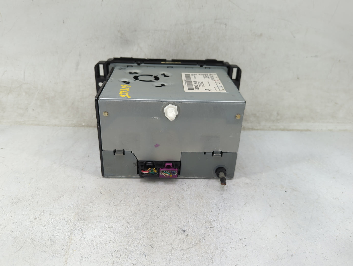 2007-2009 Gmc Yukon Radio Cd Changer 28058801|15909952 - Oemusedautoparts1.com