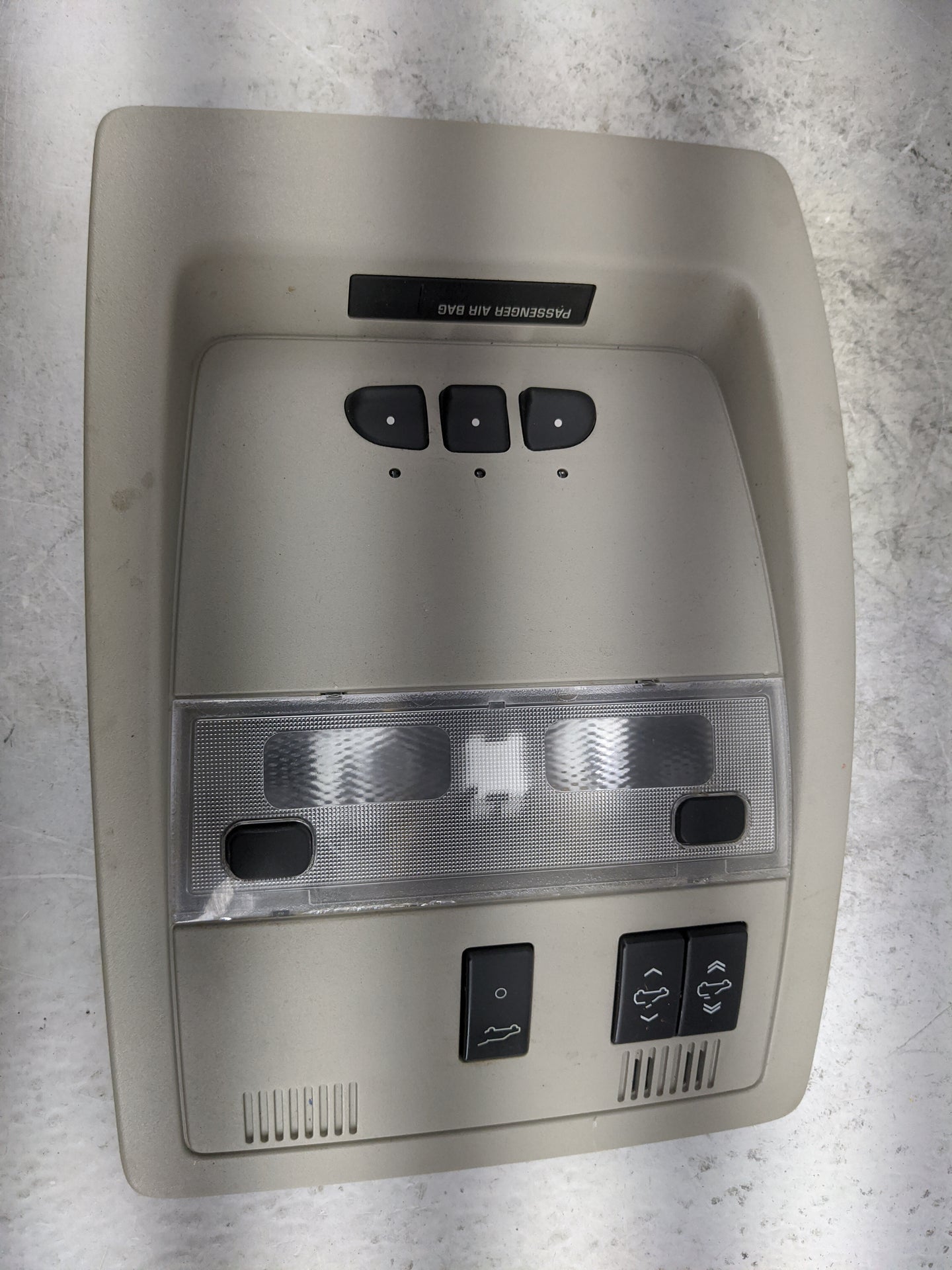 2007 Gmc Yukon Overhead Roof Console Tan - Oemusedautoparts1.com