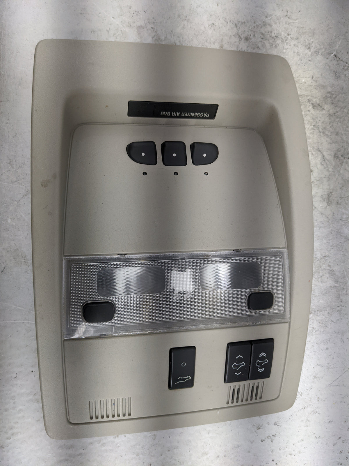 2007 Gmc Yukon Overhead Roof Console Tan - Oemusedautoparts1.com