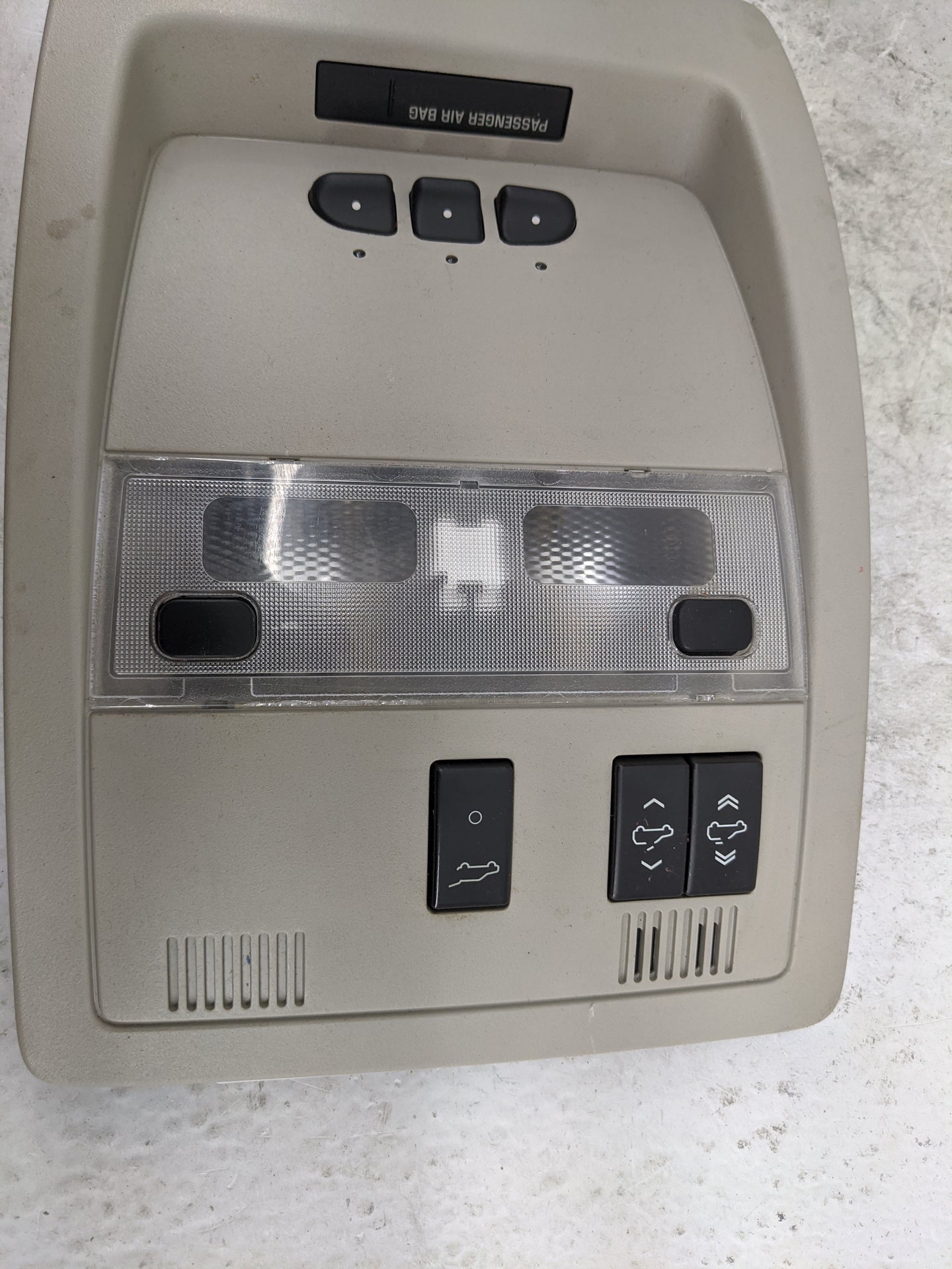 2007 Gmc Yukon Overhead Roof Console Tan - Oemusedautoparts1.com
