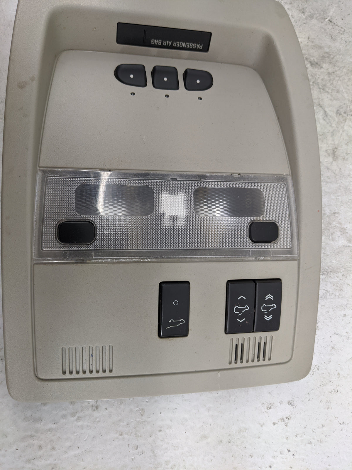 2007 Gmc Yukon Overhead Roof Console Tan - Oemusedautoparts1.com