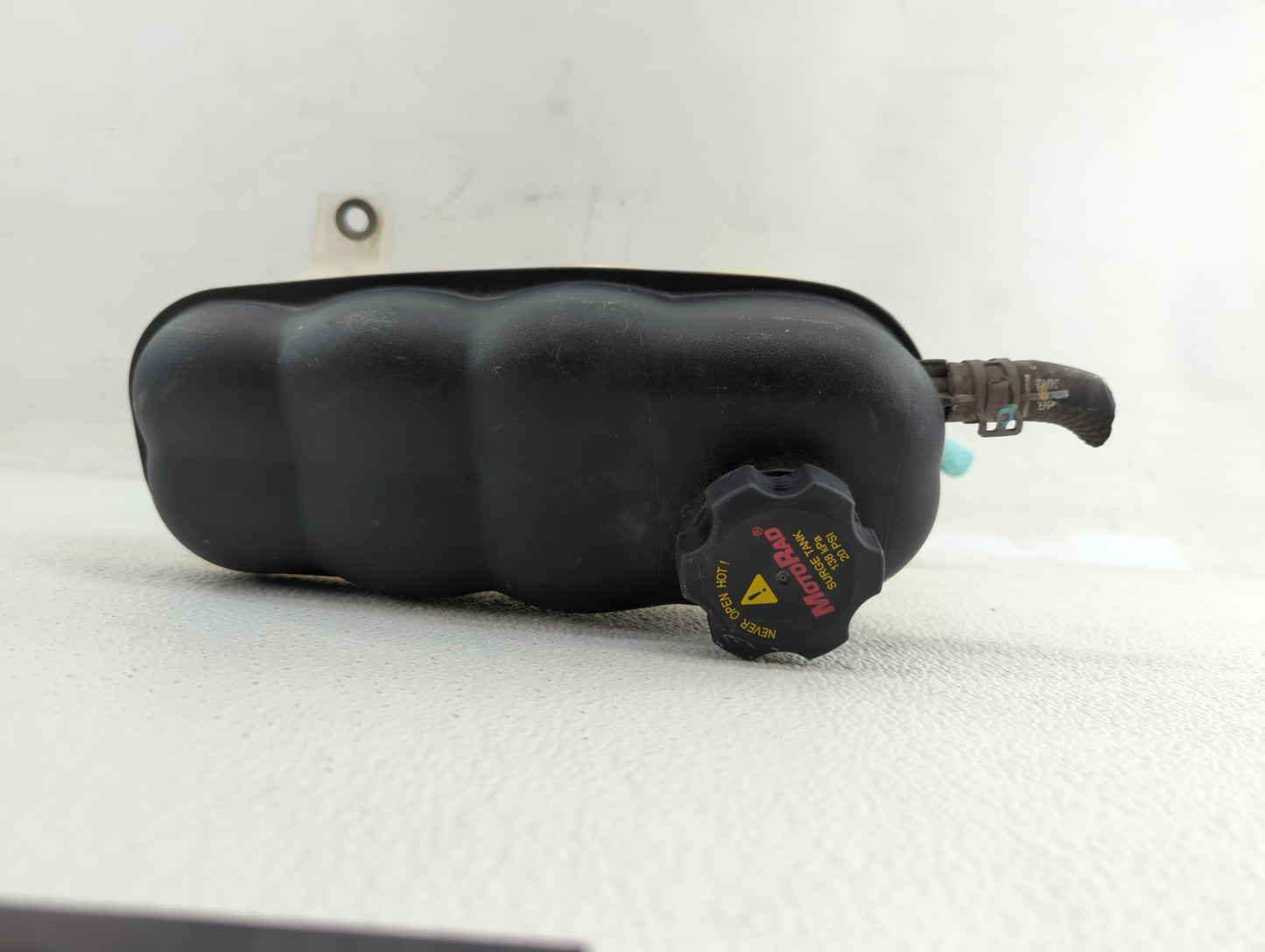 2007-2014 Gmc Yukon Windshield Washer Fluid Reservoir Bottle Oem - Oemusedautoparts1.com