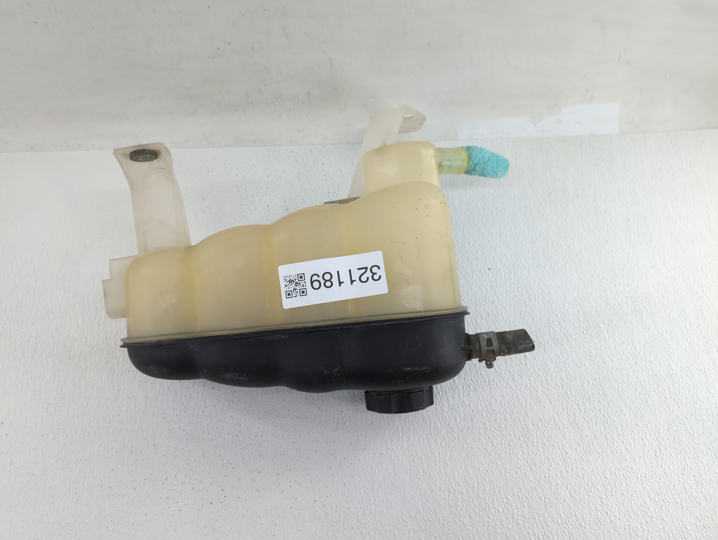 2007-2014 Gmc Yukon Windshield Washer Fluid Reservoir Bottle Oem - Oemusedautoparts1.com