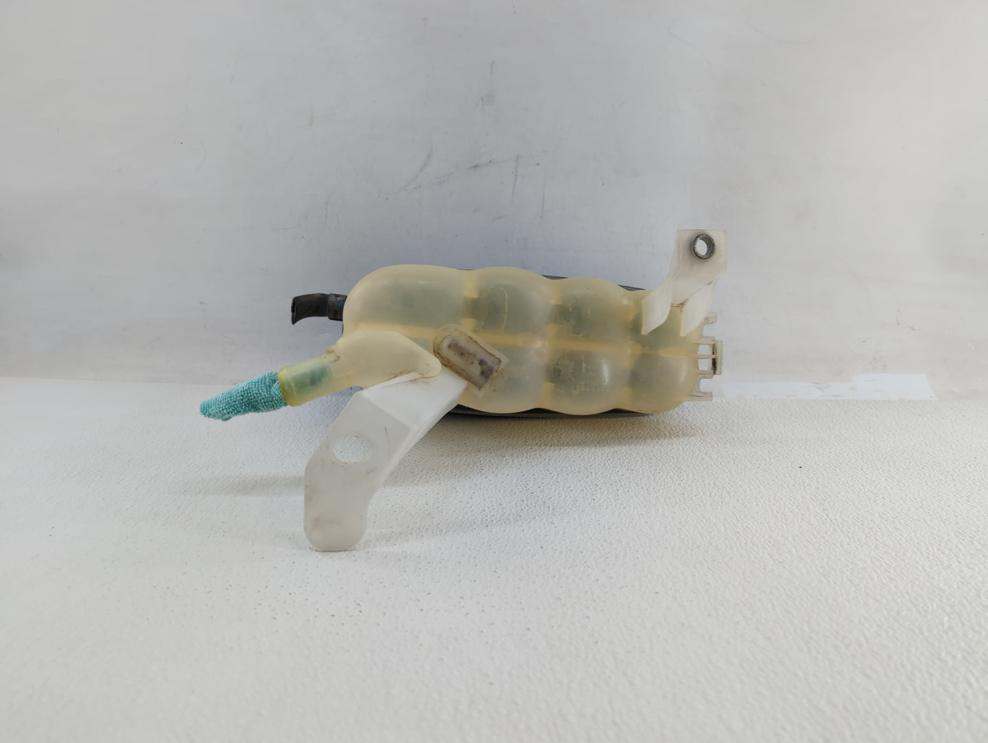 2007-2014 Gmc Yukon Windshield Washer Fluid Reservoir Bottle Oem - Oemusedautoparts1.com