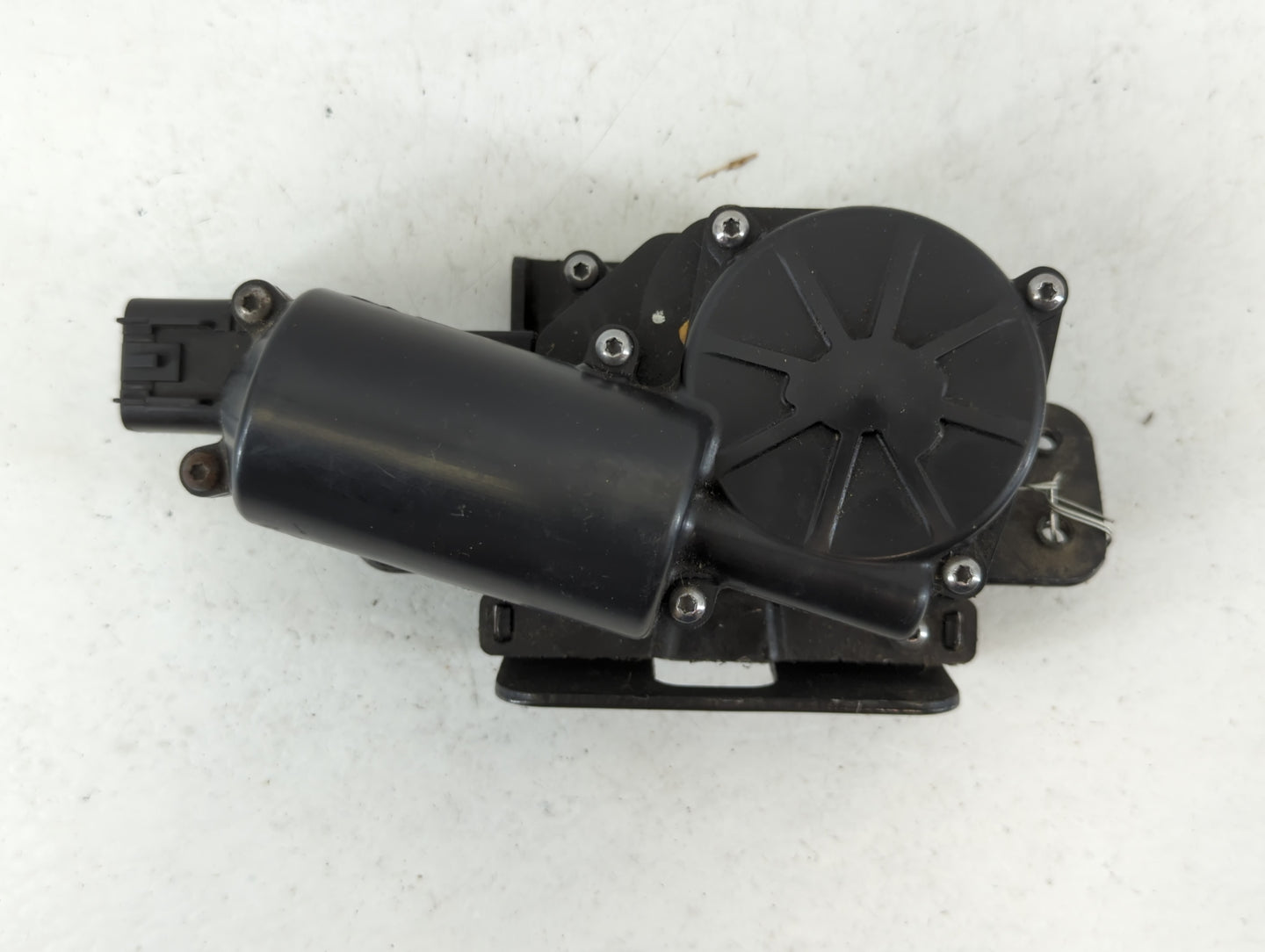 2007-2014 Gmc Yukon Tailgate Lock Latch Actuator675380 - Oemusedautoparts1.com