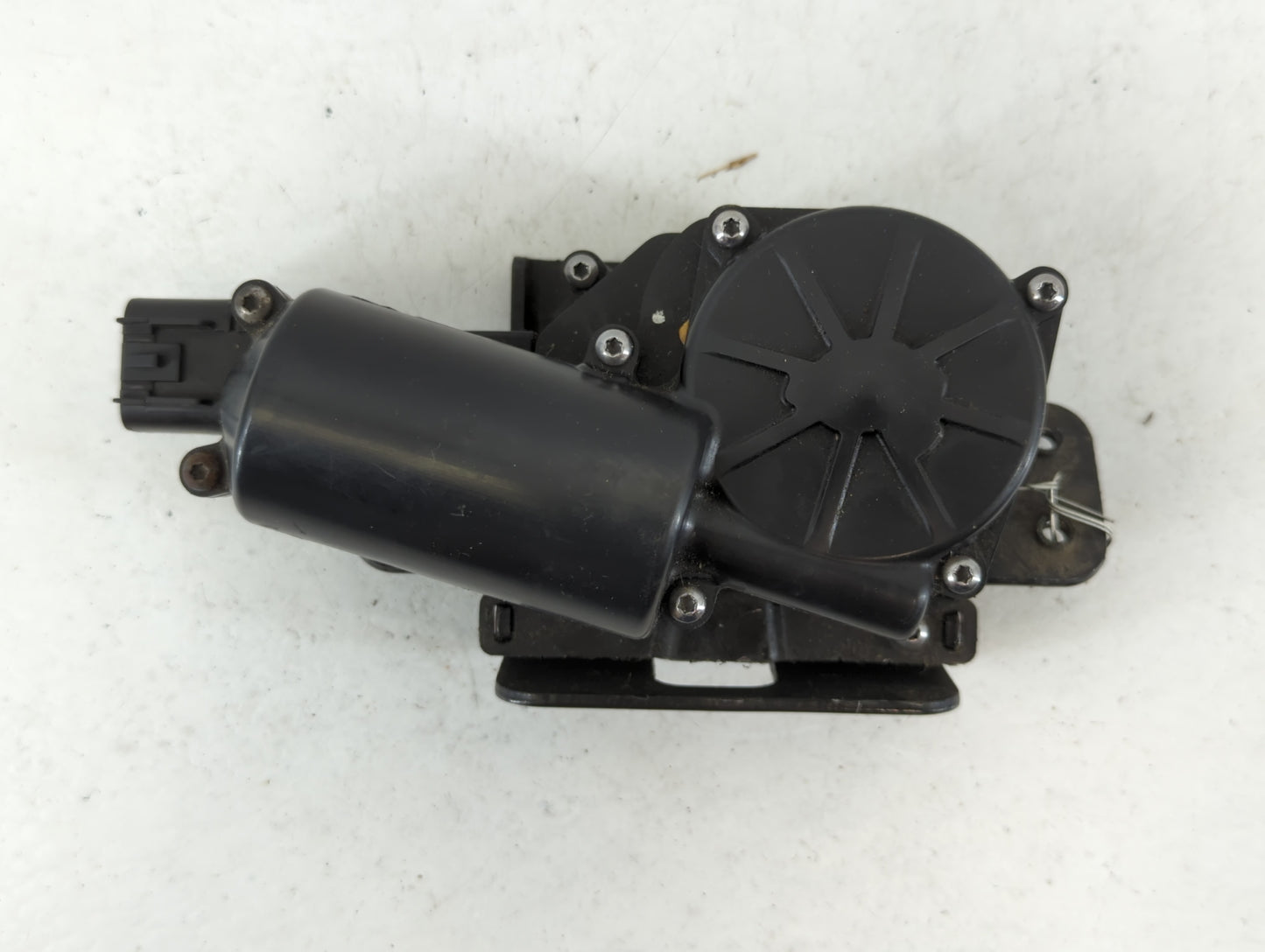 2007-2014 Gmc Yukon Tailgate Lock Latch Actuator675380 - Oemusedautoparts1.com