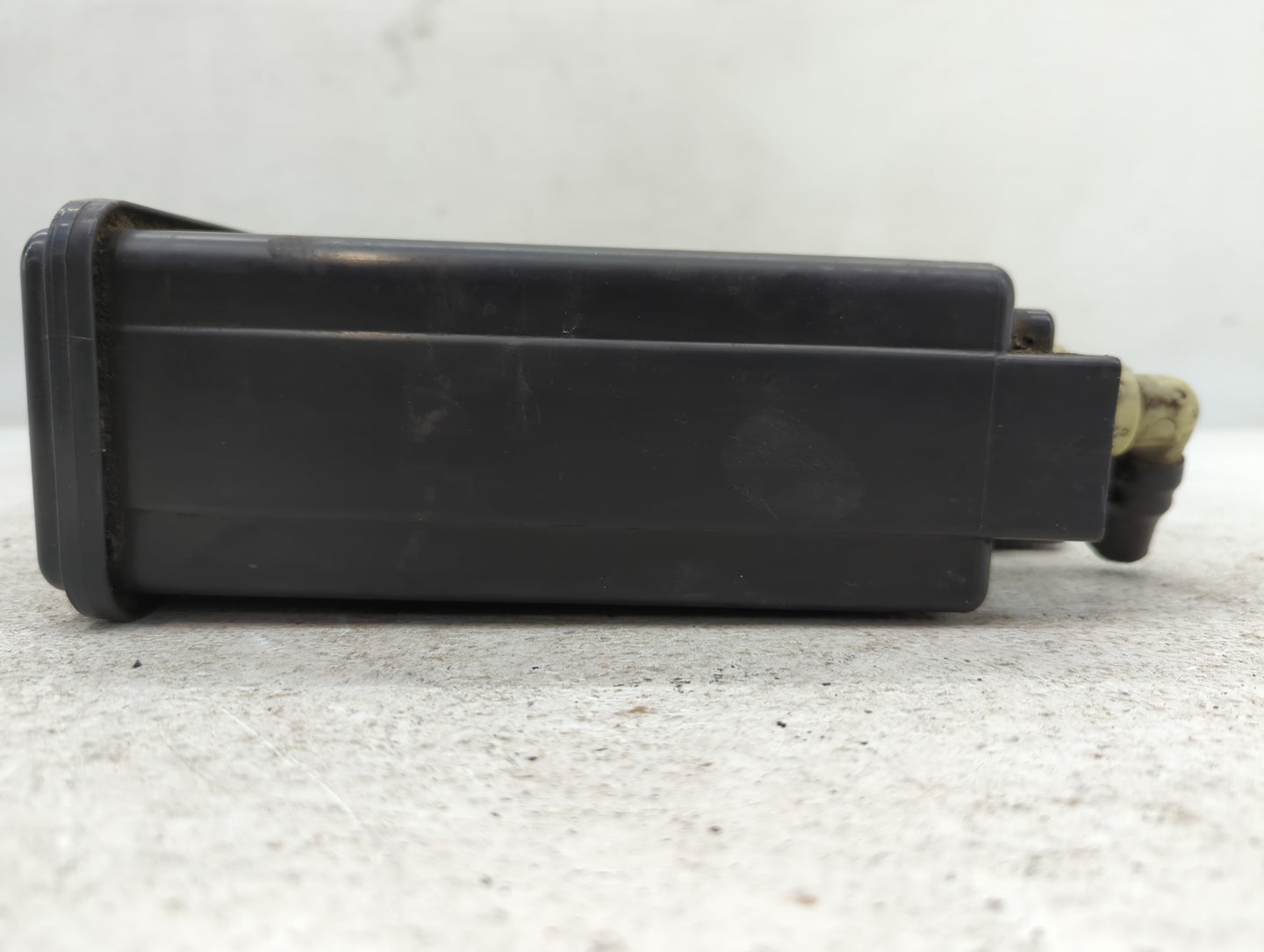 2007 Gmc Yukon Fuel Vapor Charcoal Canister - Oemusedautoparts1.com