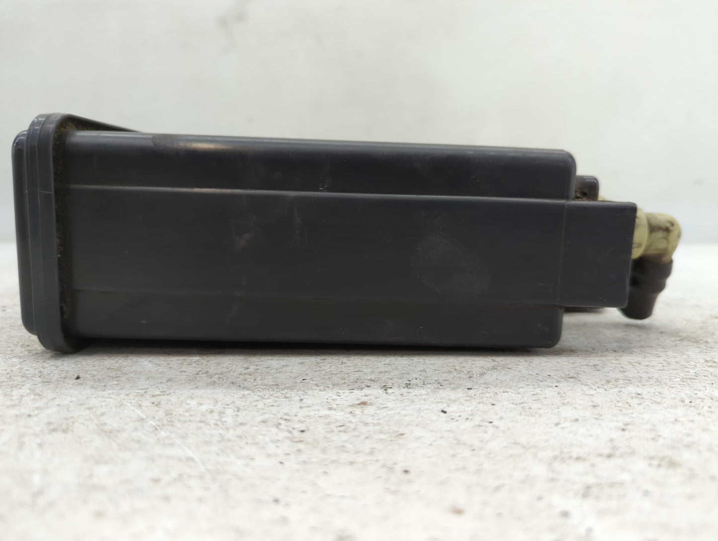 2007 Gmc Yukon Fuel Vapor Charcoal Canister - Oemusedautoparts1.com