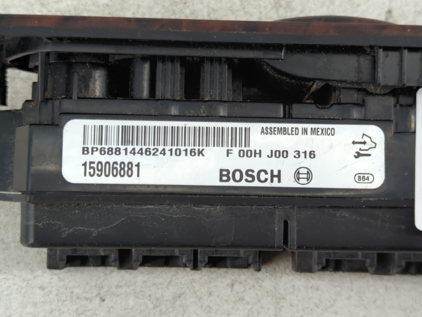 2007 Gmc Yukon Xl Master Power Window Switch Replacement Driver Side Left P/N:15906881 Fits OEM Used Auto Parts - Oemusedaut