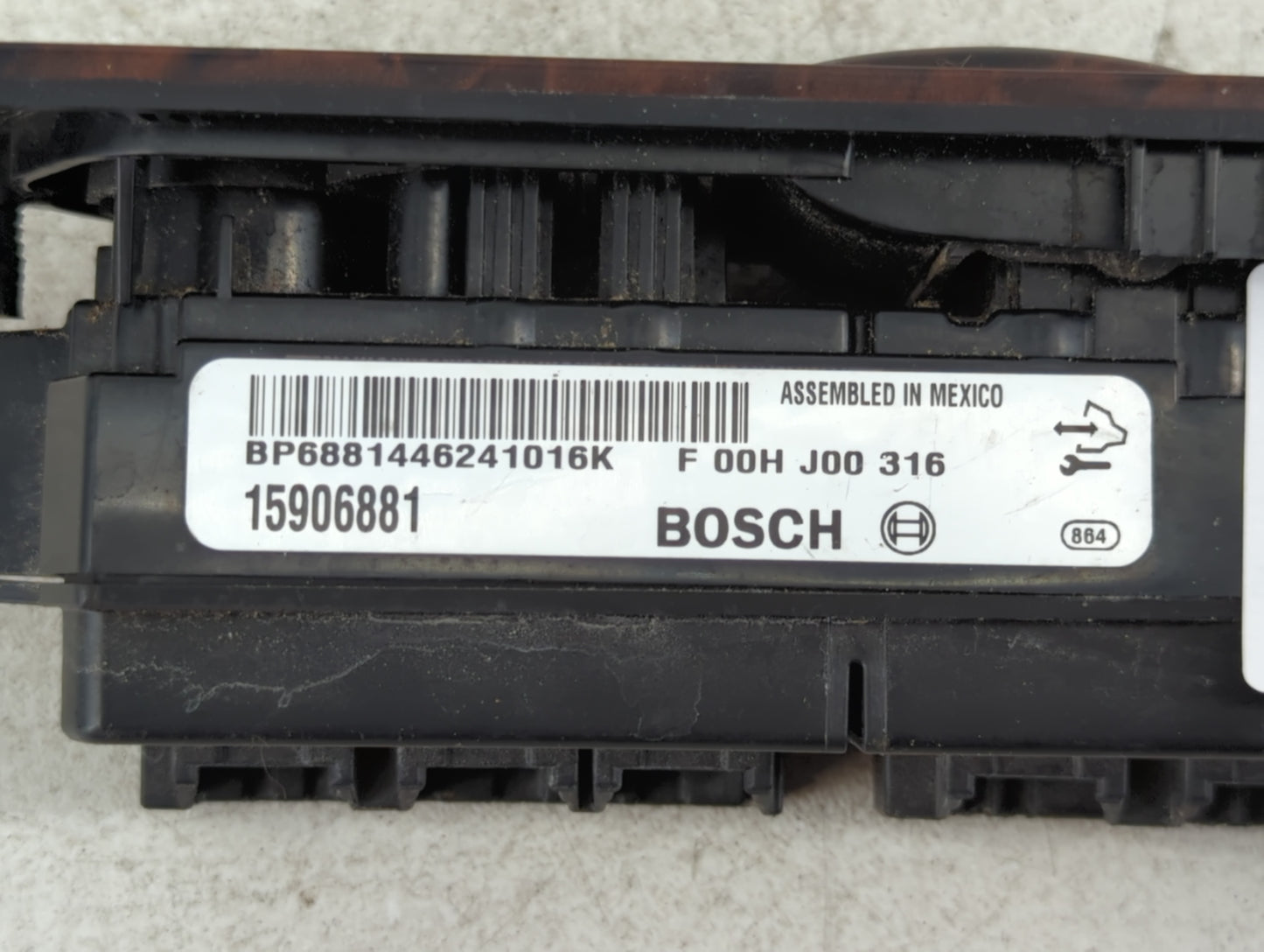 2007 Gmc Yukon Xl Master Power Window Switch Replacement Driver Side Left P/N:15906881 Fits OEM Used Auto Parts - Oemusedaut