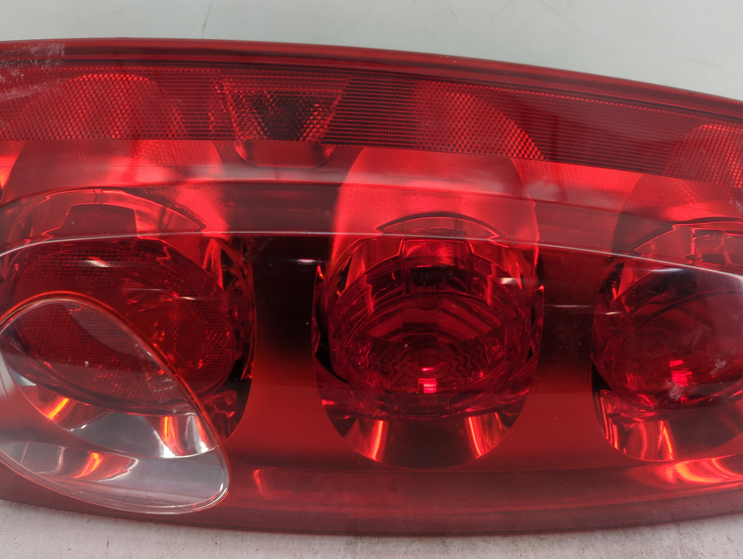 2007-2011 Gmc Yukon Xl Tail Light Assembly Driver Left OEM P/N:320203 Fits Fits 2007 2008 2009 2010 2011 OEM Used Auto Parts