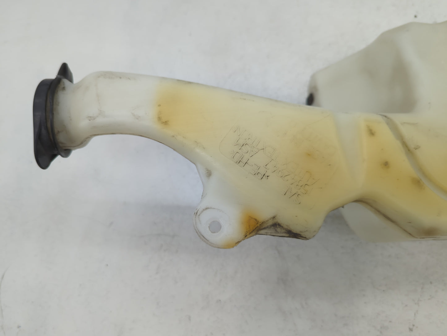 Gmc Yukon Xl Windshield Washer Fluid Reservoir Bottle Oem - Oemusedautoparts1.com
