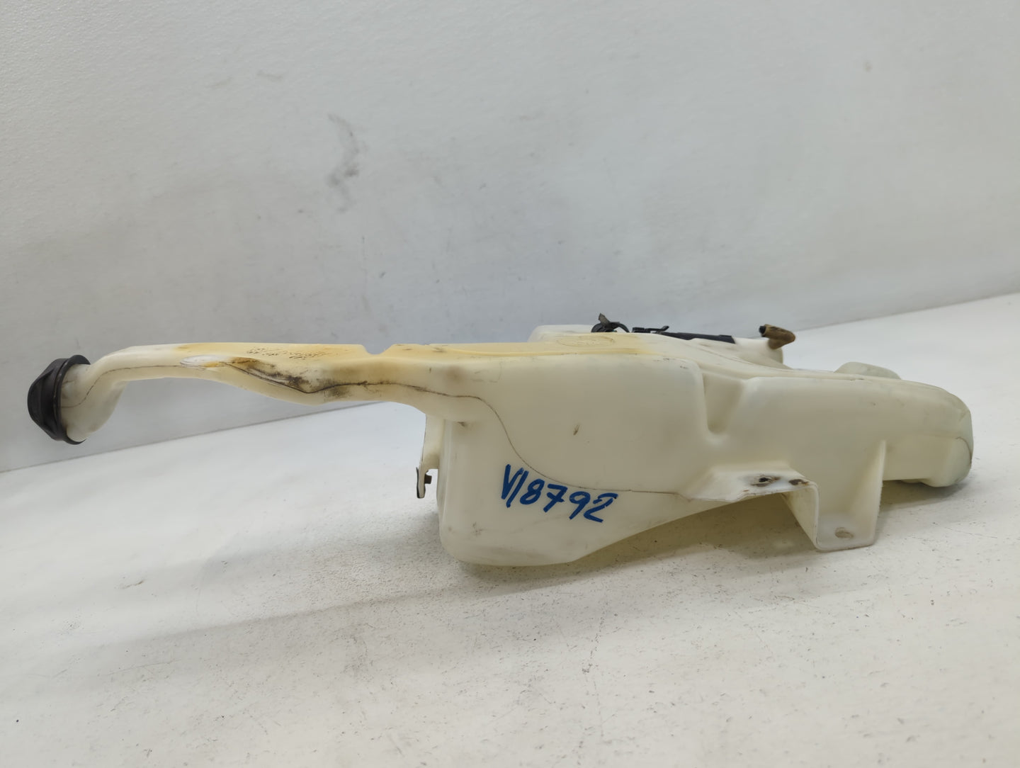Gmc Yukon Xl Windshield Washer Fluid Reservoir Bottle Oem - Oemusedautoparts1.com