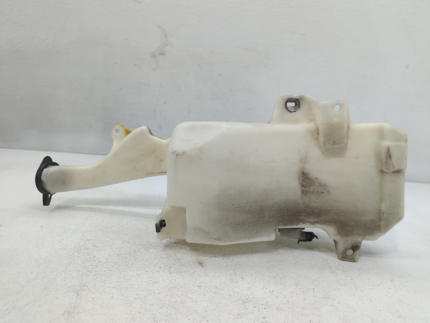 Gmc Yukon Xl Windshield Washer Fluid Reservoir Bottle Oem - Oemusedautoparts1.com