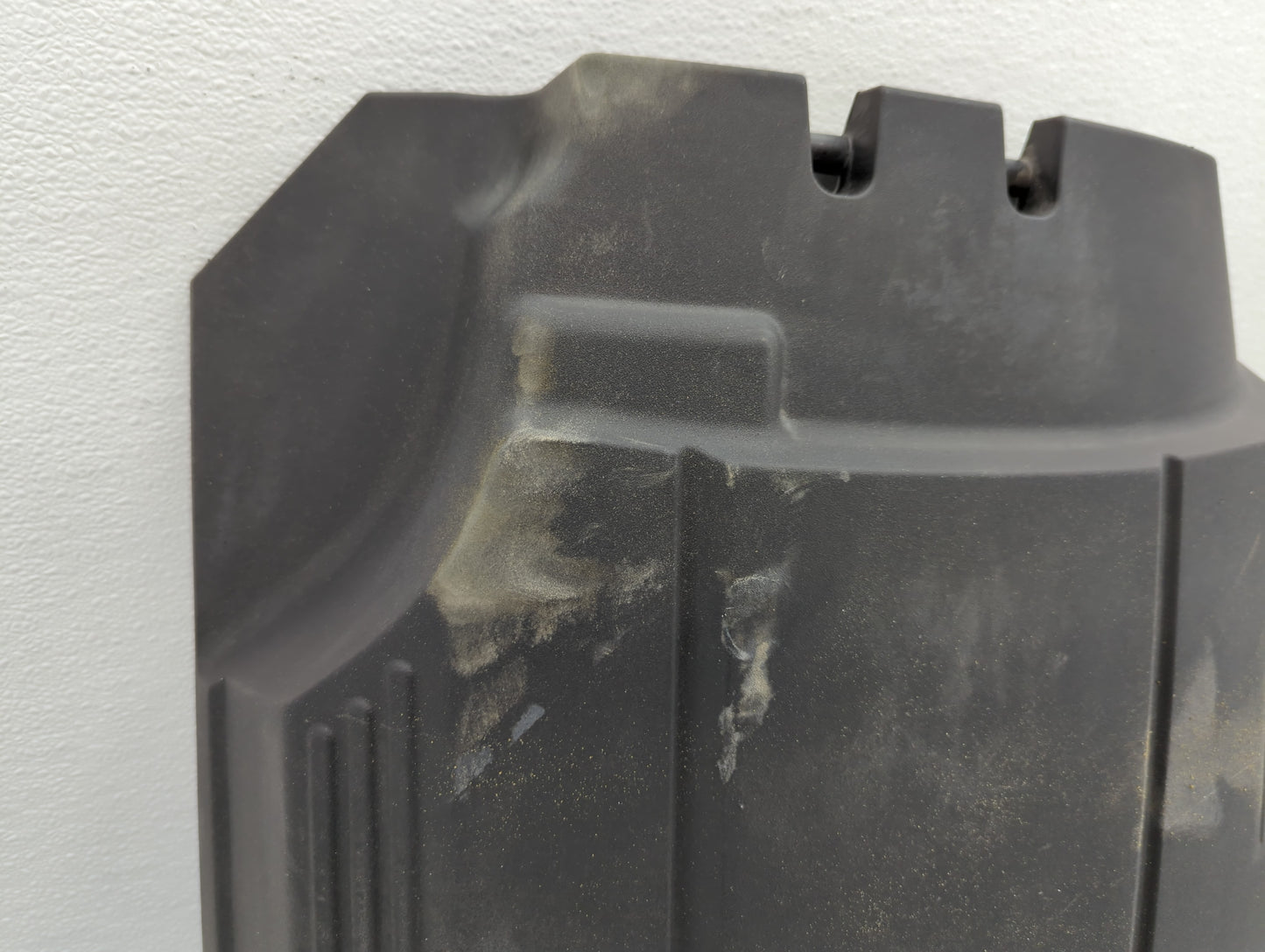 2007 Gmc Yukon Xl Engine Cover - Oemusedautoparts1.com